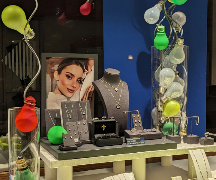 Folgen Sie uns auf Instagram