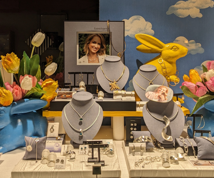 Folgen Sie uns auf Instagram