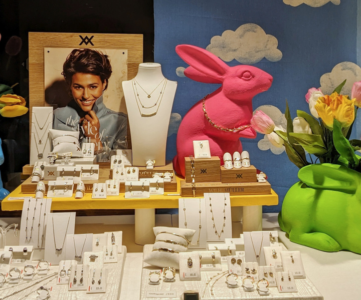 Folgen Sie uns auf Instagram