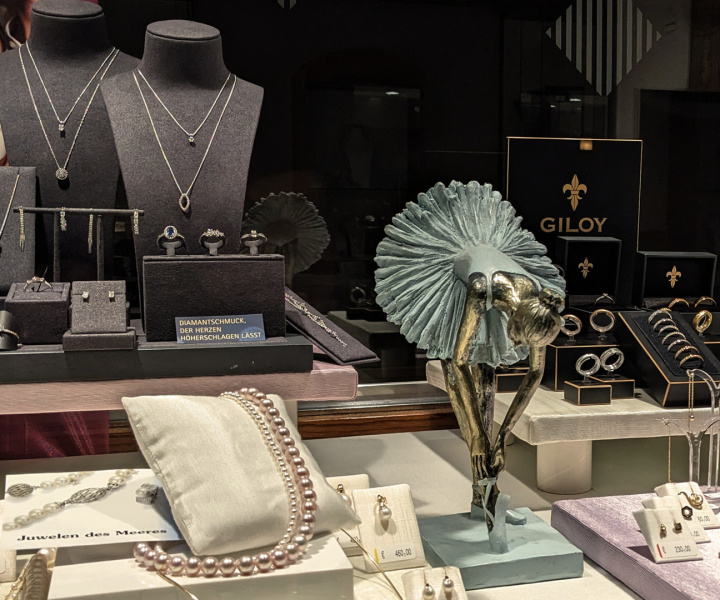 Folgen Sie uns auf Instagram