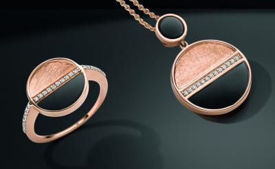 Onyx mit Brillanten und Roségold